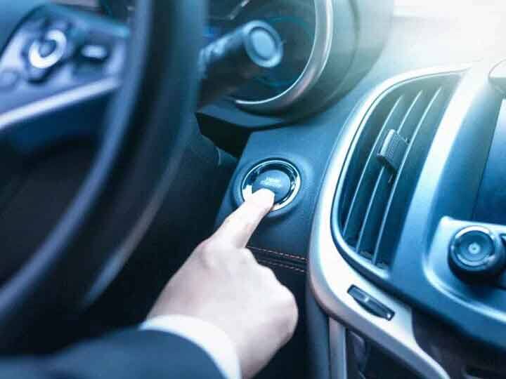 never make these mistakes while driving an automatic cars Automatic Cars : ऑटोमॅटिक कार चालवताना 'या' चुका टाळा, फायदा होईल