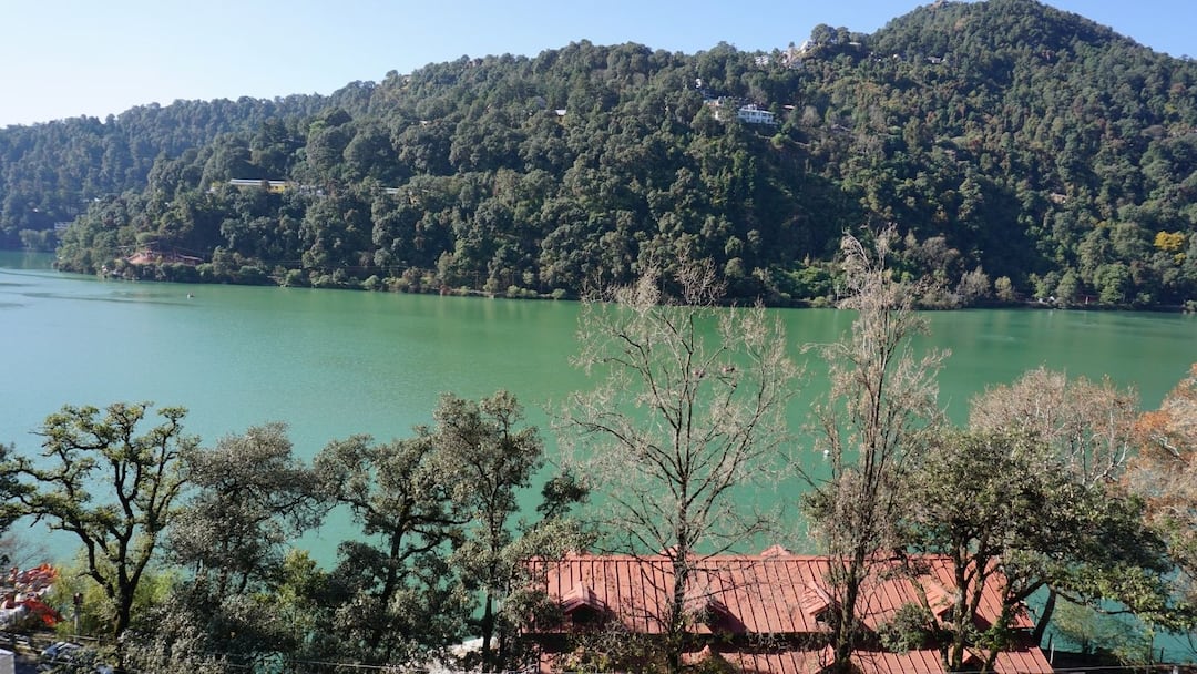 Uttarakhand Rains: भारी बारिश के बाद सामान्य होने लगे नैनीताल के हालात, पर्यटक घूमने निकले After two days of heavy rainfall conditions is now normalizing in Nainital Uttarakhand Rains: भारी बारिश के बाद सामान्य होने लगे नैनीताल के हालात, पर्यटक घूमने निकले