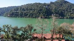 Uttarakhand Rains: भारी बारिश के बाद सामान्य होने लगे नैनीताल के हालात, पर्यटक घूमने निकले