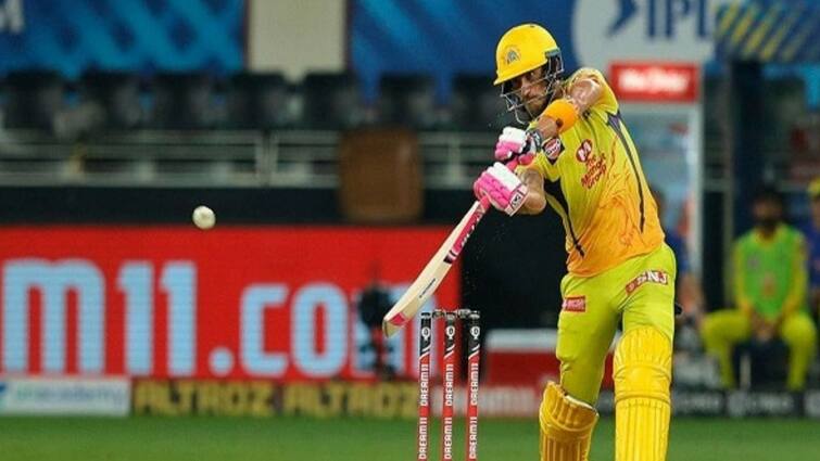 IPL 2021: Twitter lauds Faf du Plessis for fielding with a bleeding knee against KKR IPL 2021, KKR vs CSK: রক্তাক্ত ডু প্লেসি মাঠে, সোশ্যাল মিডিয়ায় প্রশংসিত সিএসকে তারকা