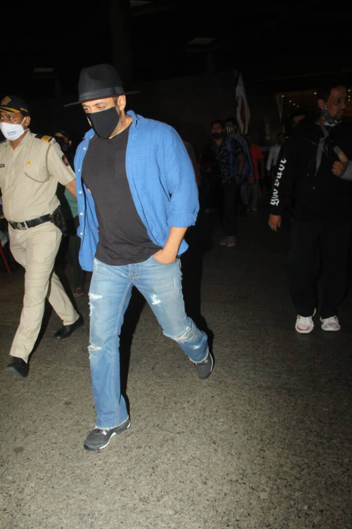 बिग बॉस 15 की शूटिंग होने के बाद वो वापस टाइगर 3 की शूटिंग के लिए विदेश रवाना हो जाएंगे. हाल ही में फिल्म की पूरी कास्ट ऑस्ट्रिया में शूट कर रही थी जिसकी तस्वीरें सामने आई थीं.