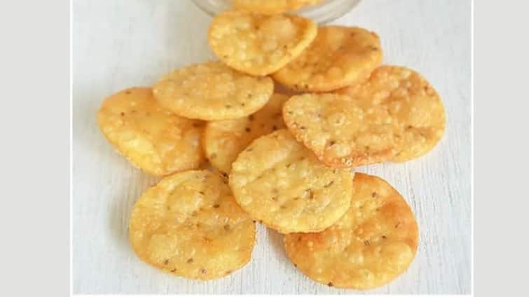 Kitchen Hacks: Now Replace Chips With Easy-To-Make Rice Crisps For Kids At Home Kitchen Hacks: ভাজাভুজি খেতে ইচ্ছে করছে? বাড়িতে সহজেই বানিয়ে ফেলুন স্বাস্থ্যকর চালের চিপস