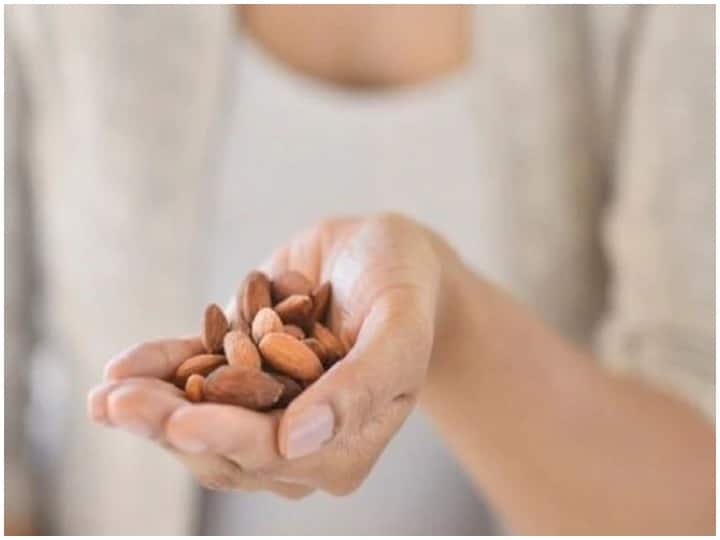 How many  almonds should we eat 22 or 23 in a day know Myth and reality एक दिन में 22-23 बादाम खाना सेहत के लिए है फायदेमंद? जानिए मिथक है या हकीकत