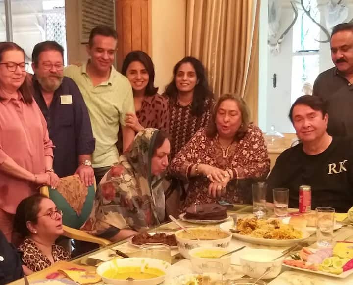 बीते शनिवार को कपूर फैमिली नीला कपूर के घर स्पेशल लंच पर पहुंची थी. बता दें कि नीला दिवंगत अभिनेता शम्मी कपूर की पत्नी हैं. इस लंच में नीतू कपूर, बबीता, रणधीर कपूर, कुणाल कपूर ,रीमा जैन शामिल हुए थे.