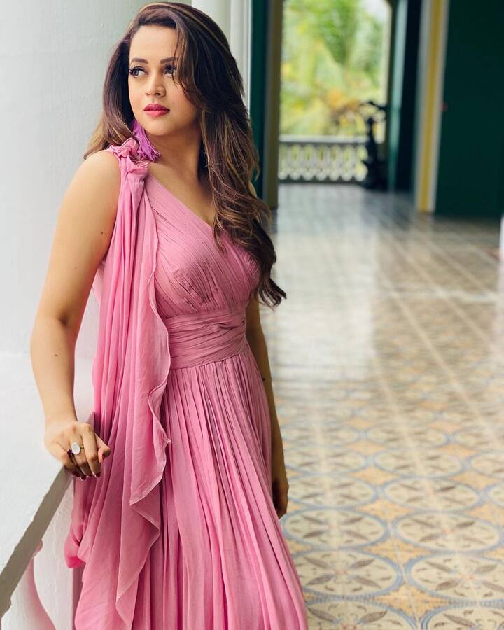 யார்யாரோ கனாக்களில் நாளும் நீ சென்று உலாவுகின்றவள்!