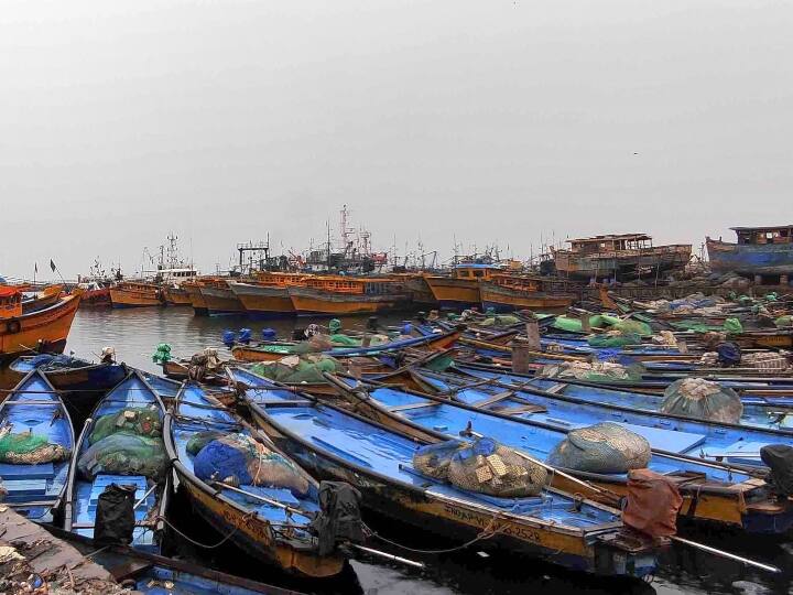 Cyclone Gulab Live Updates: Landfall Process Begins Odisha Andhra Pradesh NDRF Team Deployed IMD Alert Cyclone Gulab Speed Tracking Cyclone Gulab Live: चक्रवात गुलाब ने नॉर्थ आंध्र और साउथ ओडिशा के तटों को पार किया, दो मछुआरों की मौत