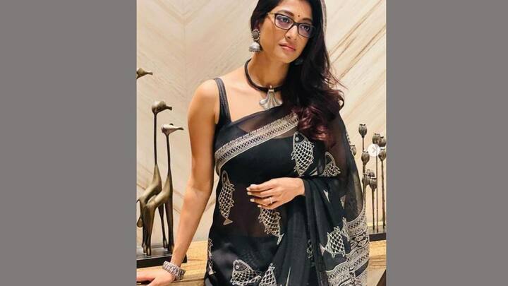'তিন ইয়ারি কথা' দিয়ে বড় পর্দায় ডেবিউ করেন।