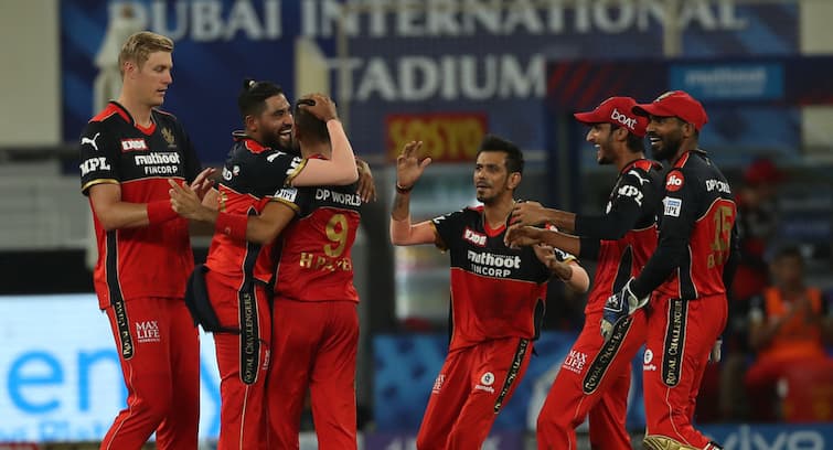 IPL 2021 Phase 2: RCB won the match by 54 runs against MI in Match 39 at Dubai International Stadium MI vs RCB, Match Highlights: அசத்தலான பெங்களூரு பவுலிங்கால் 111 ரன்களுக்கு ஆல்-அவுட்டான மும்பை