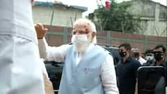 PM Modi returns to India | People shower flowers at PM Modi | Palam airport