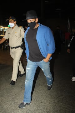 Bigg Boss 15 के लिए Tiger 3 की शूटिंग से मुंबई वापस लौटे Salman Khan, एयरपोर्ट पर कुछ ऐसा था दबंग खान का अंदाज