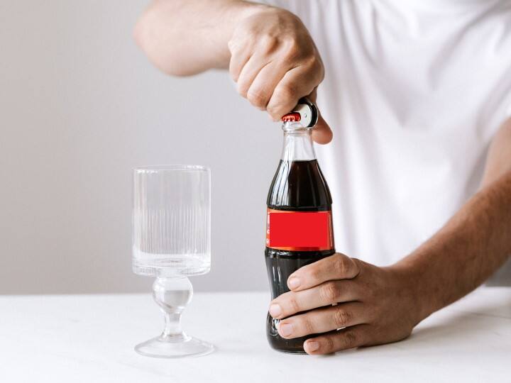 Chinese Man Drinks 1.5 Liter Bottle Of Soft Drink In 10 Minutes, Dies Of Gas Buildup In His Body Cool Drink Death: కూల్ డ్రింక్ తాగిన కొన్ని గంటల్లోనే వ్యక్తి మృతి.. ఇతడిలా మీరు చేయొద్దు!