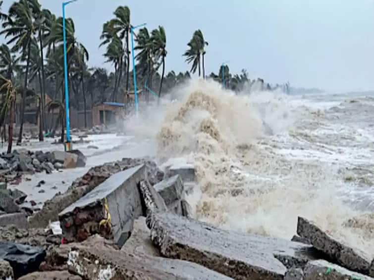 Cyclone Gulab Updates: Cyclonic Storm Starts To Make Landfall, Leaves Six Fishermen Missing Andhra Pradesh Odisha Cyclone Gulab Updates: Cyclonic Storm Starts To Make Landfall, Leaves Six Fishermen From AP Missing
