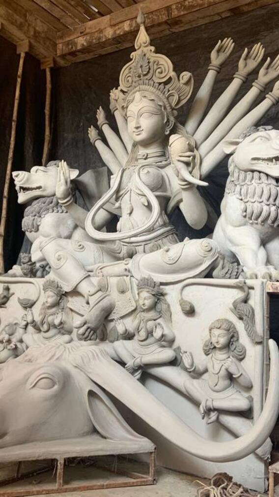 ৮০ বছরে 'অভিযোজন' থিমে সাজছে খিদিরপুর পল্লি শারদীয়া