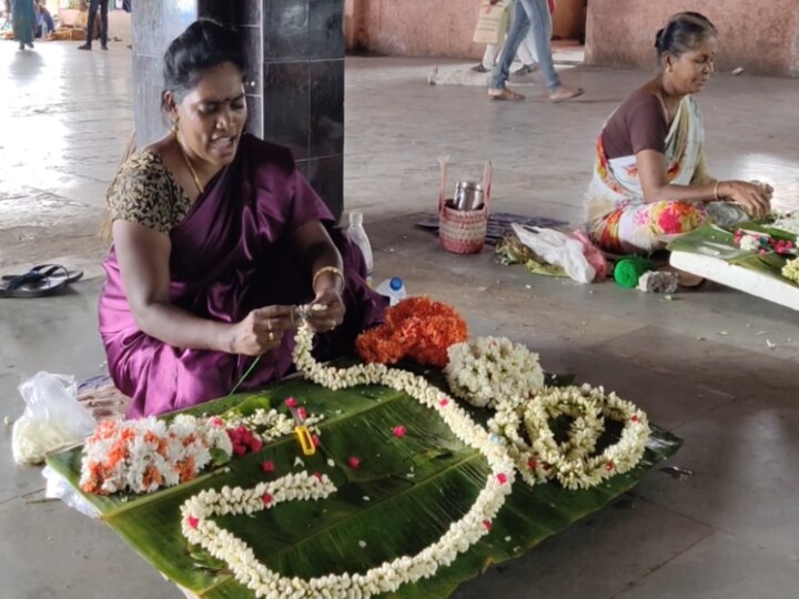 கை நிறைய மல்லிகைப்பூ... பஸ் ஸ்டாண்டில் கூவி கூவி அழைத்த சாதனா... குவிந்த ஆண்கள் கூட்டம்!