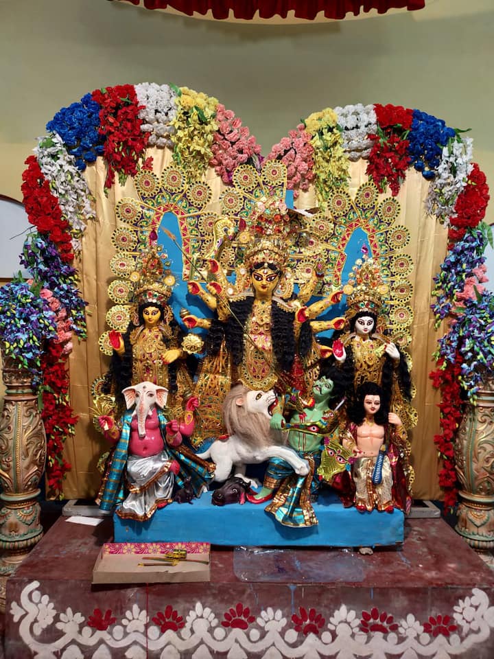 অষ্টাদশ শতাব্দীতে ওই পরিবারেরই বংশধর কালীকিঙ্কর এক ভবন নির্মাণ করেন। যা বর্তমানে কালীকিঙ্কর ভবন নামেই পরিচিত। এই সুবিস্তৃত ইতিহাস সম্পর্কে জানালেন সাবর্ণ রায়চৌধুরী পরিবারের ৩৪ তম বংশধরের স্ত্রী, ওই পরিবারের পুত্রবধূ পত্রলেখা রায়চৌধুরী।