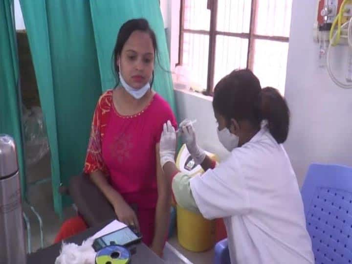 Mega Vaccination Camp in Gorakhpur: गोरखपुर में मेगा वैक्सीनेशन कैंप, 1.53 लाख लोगों के टीकाकरण का लक्ष्य 