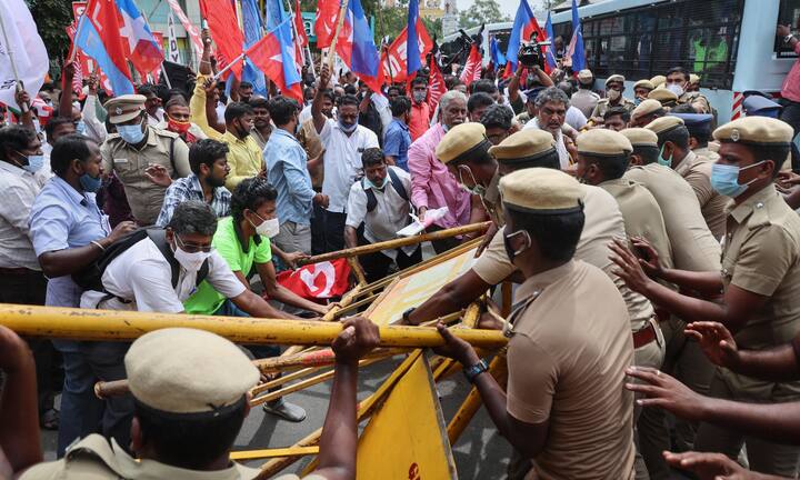 Around the country, farmers' unions and people in support took to the street to protest. Roads were blocked, railway tracks were blocked by protesters. (Image Source: PTI)