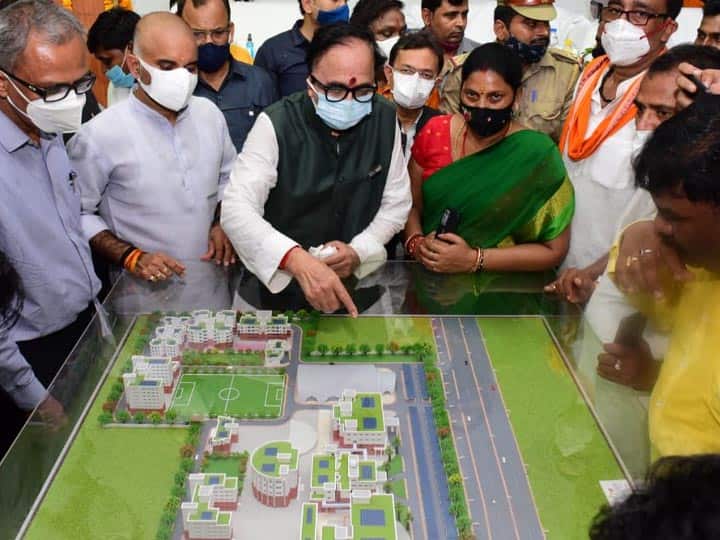 Union Minister Mahendra Nath Pandey took stock of medical college in Chandauli ANN Chandauli में जारी पूर्वांचल के सबसे बड़े मेडिकल कॉलेज का निर्माण कार्य, केंद्रीय मंत्री ने लिया जायजा