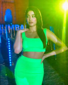 PICS | Sara, Janhvi, Ananya & Other B’Town Celebs Dazzle At Global Citizen Concert