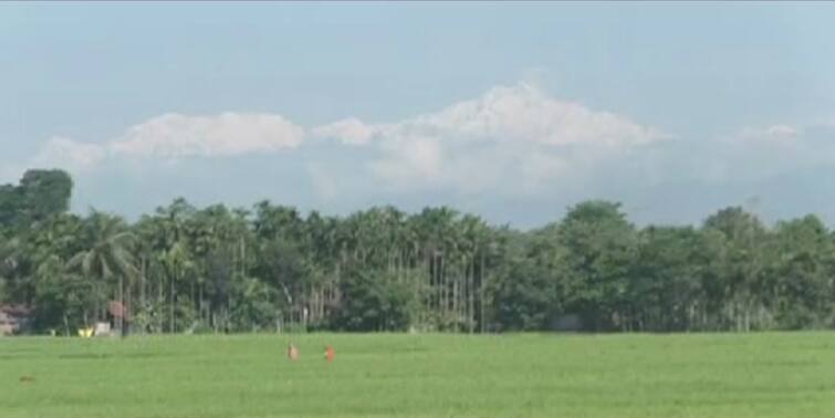 Jalpaiguri: kanchanjangha seen from dhupguri Jalpaiguri: আকাশ পরিস্কার হতেই ধূপগুড়ি থেকে দেখা পাওয়া গেল অপরূপ কাঞ্চনজঙ্ঘার