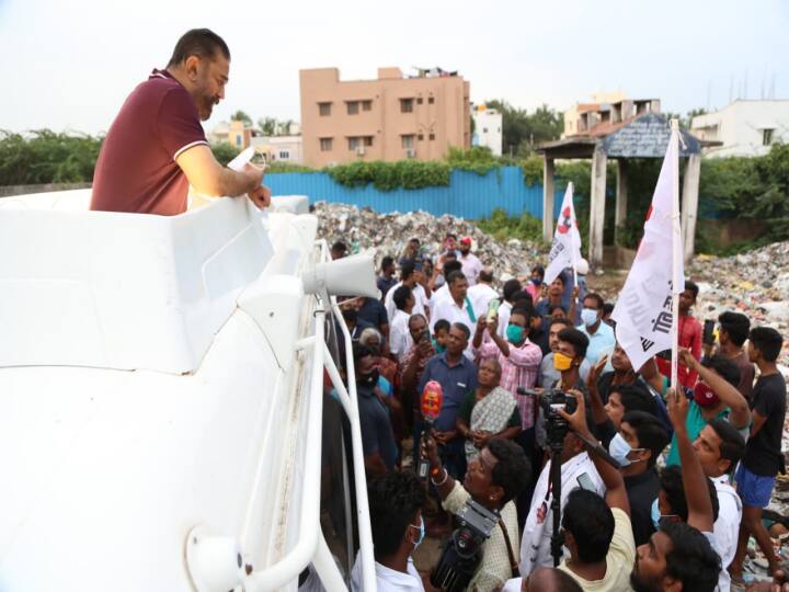 In Kanchipuram, Kamal Haasan campaigned in support of the candidates contesting the local elections on behalf of the peoples justice இடுகாட்டை கூட விட்டுவைக்காத ஆட்சியாளர்கள்.. கமல்ஹாசன் பிரச்சாரம்