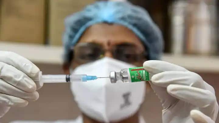 Corona Vaccination: देश में 25 फीसदी आबादी का हुआ फुल वैक्सीनेशन, 87 करोड़ के पार हुआ टीकाकरण का आंकड़ा