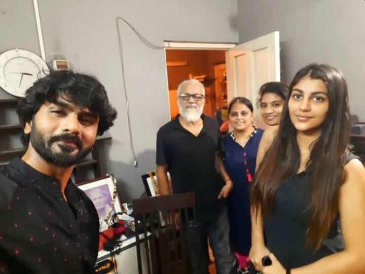 Yashika Aanand | யாஷிகா ஆனந்த் உடல்நிலையின் முன்னேற்றம்; பிரபல நடிகருடன் எடுத்த வைரல் செல்பி..! Actress Yashika Anand's health improving; Selfie viral taken with famous actor standing up! Yashika Aanand | யாஷிகா ஆனந்த் உடல்நிலையின் முன்னேற்றம்; பிரபல நடிகருடன் எடுத்த வைரல் செல்பி..!