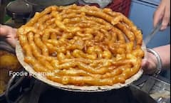 Food Trend: జిజాంటిక్ జిలేబి... ఒక్కటే కిలో తూగుతుంది, చూస్తే నోరూరిపోవడం ఖాయం