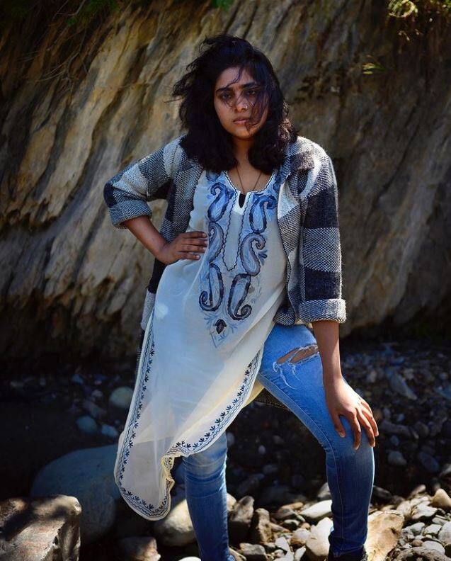 அழகூரில் பூத்தவளே என்னை அடியோடு சாய்த்தவளே?