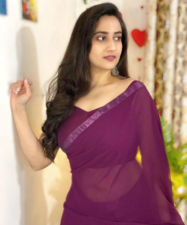యాంకర్ మంజుష.. అందాలతో ఎక్కిస్తుంది నిషా! - Image Credit: Manjusha/Facebook