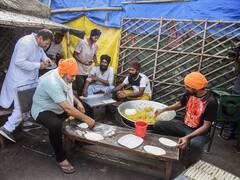 Farmers Bharat Bandh: किसानों ने कई जगहों पर नेशनल हाईवे जाम किया, रेलवे लाइन पर बैठे, देखें तस्वीरें