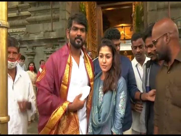 Nayanthara, Vignesh Shivan Visits Tirupati Tirumala Temple Nayanthara Visit Tirupati | நயன்தாரா- விக்னேஷ் சிவன் திருப்பதியில் தரிசனம், விரைவில் திருமணம்? வைரலாகும் வீடியோ..