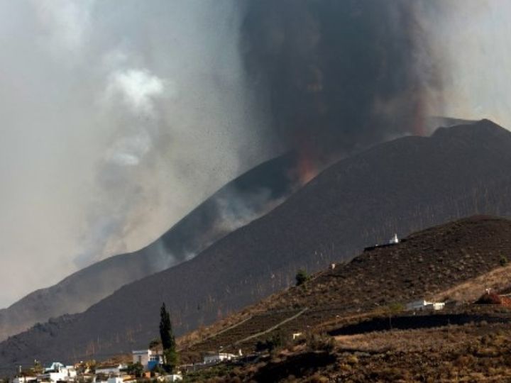 La Palma Volcano Is Still Spewing Lava, Emitting Ash Clouds On Spain Island Week After Eruption | See Photos