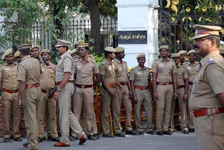 The Tamil Nadu Police is under a heavy burden due to the lack of proper holidays and workloads ’முதல்வரே எப்போது லீவு தருவீர்கள்’- குமுறும் காவலர்கள்...! கதறும் குடும்பங்கள்...!