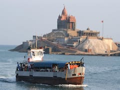 குமரி கடற்கரையில் படகுகள் அணிவகுப்பு - குமரி மாவட்ட ஆட்சியர் துவங்கி வைத்தார்