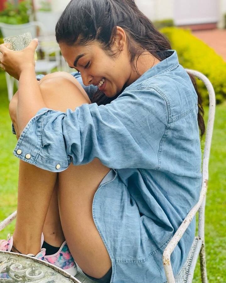 (Photo Courtesy : Instagram) హౌస్ నుండి బయటకు వచ్చిన తరువాత అమ్మడుకి అవకాశాలు వెతుక్కుంటూ వచ్చాయి.
