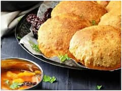 Kitchen Hack: नाश्ते में बनाना हो कुछ चटपटा, तो बनाएं बनारसी Bedmi Poori के साथ आलू की सब्जी