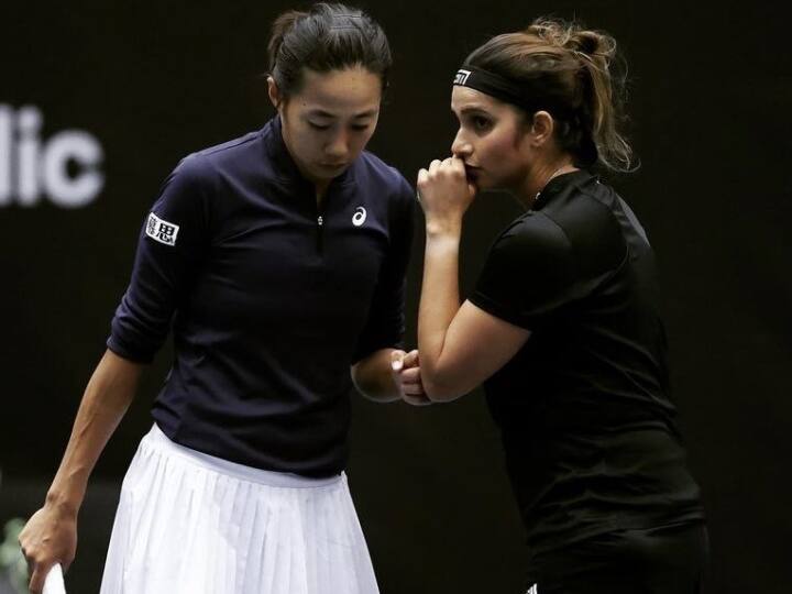 Sania Mirza secured the season's first title, wins women’s doubles final at Ostrava Open with partner Shuai Zhang from China सानिया मिर्जा ने सीजन का पहला खिताब किया अपने नाम, Ostrava Open में चीन की झांग के साथ बनीं डबल्स चैंपियन