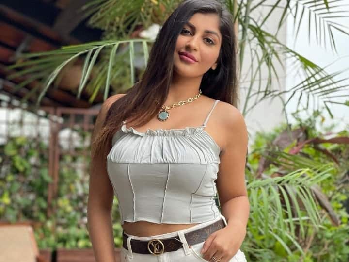 Yashika Anand's condition is improving the actress is able to stand on her feet Yashika Anand Health Update: 'बिग बॉस तमिल' की एक्स कंटेस्टेंट याशिका आनंद की हालत सुधारी, एक्सीडेंट के बाद पैरों पर खड़ी हो पा रहीं एक्ट्रेस