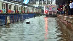 Visakha Railway Station: గులాబ్ ఎఫెక్ట్... నీట మునిగిన విశాఖ రైల్వే స్టేషన్ ప్లాట్ ఫామ్