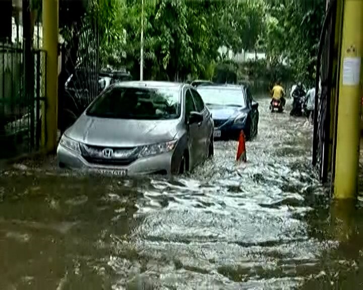 Ahmedabad : 10 મિનિટના વરસાદમાં આ વિસ્તાર થઈ ગયો પાણી-પાણી, લોકો થયા પરેશાન, જુઓ તસવીરો