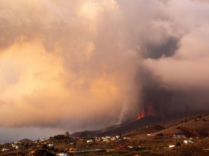 La Palma Volcano Is Still Spewing Lava, Emitting Ash Clouds On Spain Island Week After Eruption | See Photos