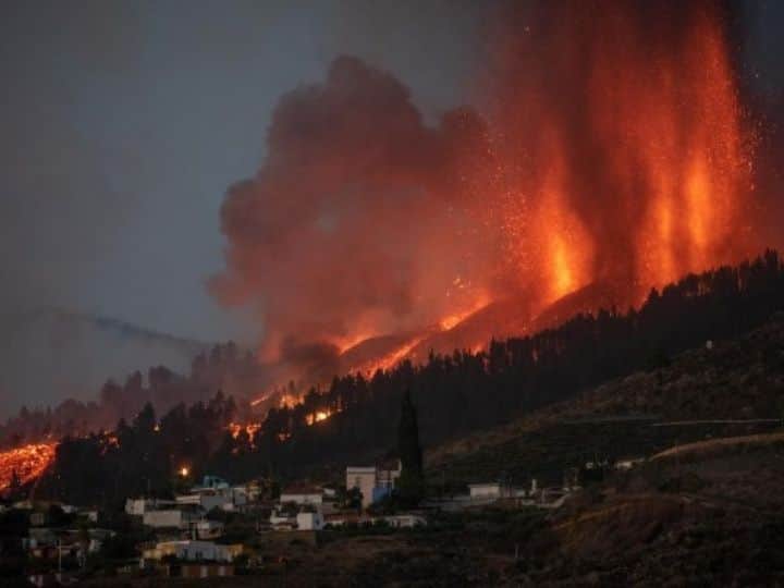 La Palma Volcanic eruption Lava Ash Clouds Spain Island September 19 Eruption | See Photos La Palma Volcano Is Still Spewing Lava, Emitting Ash Clouds On Spain Island Week After Eruption | See Photos