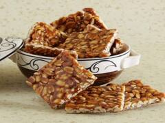 Kitchen Hacks: मकर संक्रांति स्पेशल गुड़ मूंगफली चिक्की की रेसिपी, खूब खाएं और दान करें