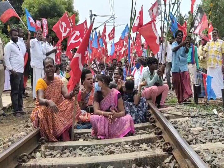 நாடு முழுவதும் நடந்து வரும் பாரத் பந்த் - மயிலாடுதுறையில் ரயில் மறியலில் ஈடுபட்ட விவசாயிகள் கைது