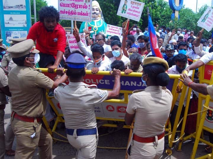 Bharat Bandh: 1750 people arrested in Thanjavur bus and train riots பாரத் பந்த்: தஞ்சாவூரில் பஸ் மற்றும் ரயில் மறியலில் ஈடுபட்ட 1750 பேர் கைது
