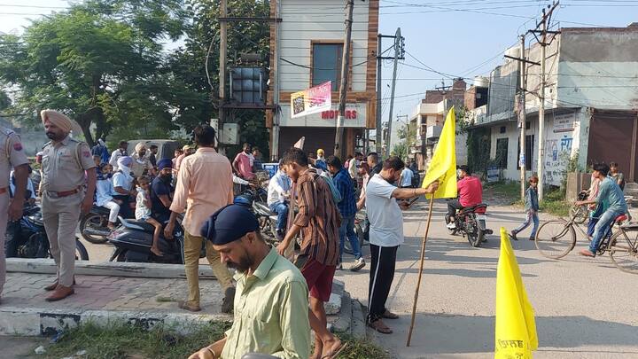 ਕਿਸਾਨਾਂ ਵੱਲੋਂ ਨੈਸ਼ਨਲ ਹਾਈਵੇ ਨੂੰ ਸਵੇਰੇ 6 ਵਜੇ ਹੀ ਜਾਮ ਕਰ ਦਿੱਤਾ ਗਿਆ ਸੀ। ਇਸ ਪ੍ਰਦਰਸ਼ਨ ਵਿੱਚ ਵੱਡੀ ਤਦਾਦ 'ਚ ਕਿਸਾਨ ਇਕੱਠੇ ਹੋ ਕੇ ਰੋਸ ਜ਼ਾਹਰ ਕਰ ਰਹੇ ਹਨ।