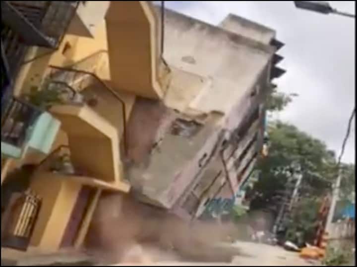 पुलिस ने बताया कि इमारत जब गिरी उस वक्त उसमें कोई नहीं था और किसी के हताहत होने की कोई खबर नहीं है.