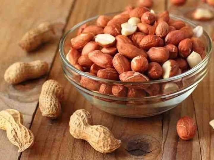 health benefits of peanuts how to eat them Health Benefits Of Peanuts: मूंगफली लवर्स को जरूर पता होनी चाहिए ये बातें, बढ़ जाएगा इन्हें खाने का स्वाद