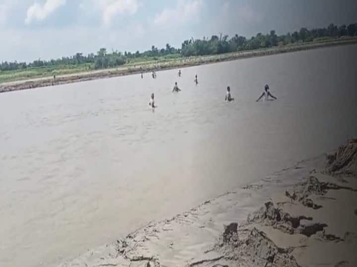 Bihar News: Farmer going to do farming submerged in Gandak river, divers engaged in search of dead body Bihar News: Farmer going to do farming submerged in Gandak river, divers engaged in search of dead body